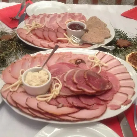 查奇德拉奇旅馆 *