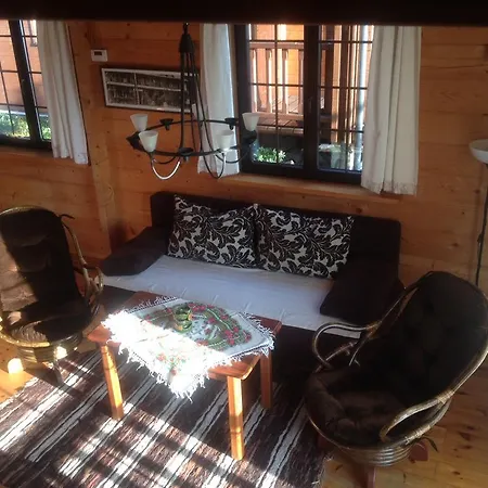 查奇德拉奇旅馆 *